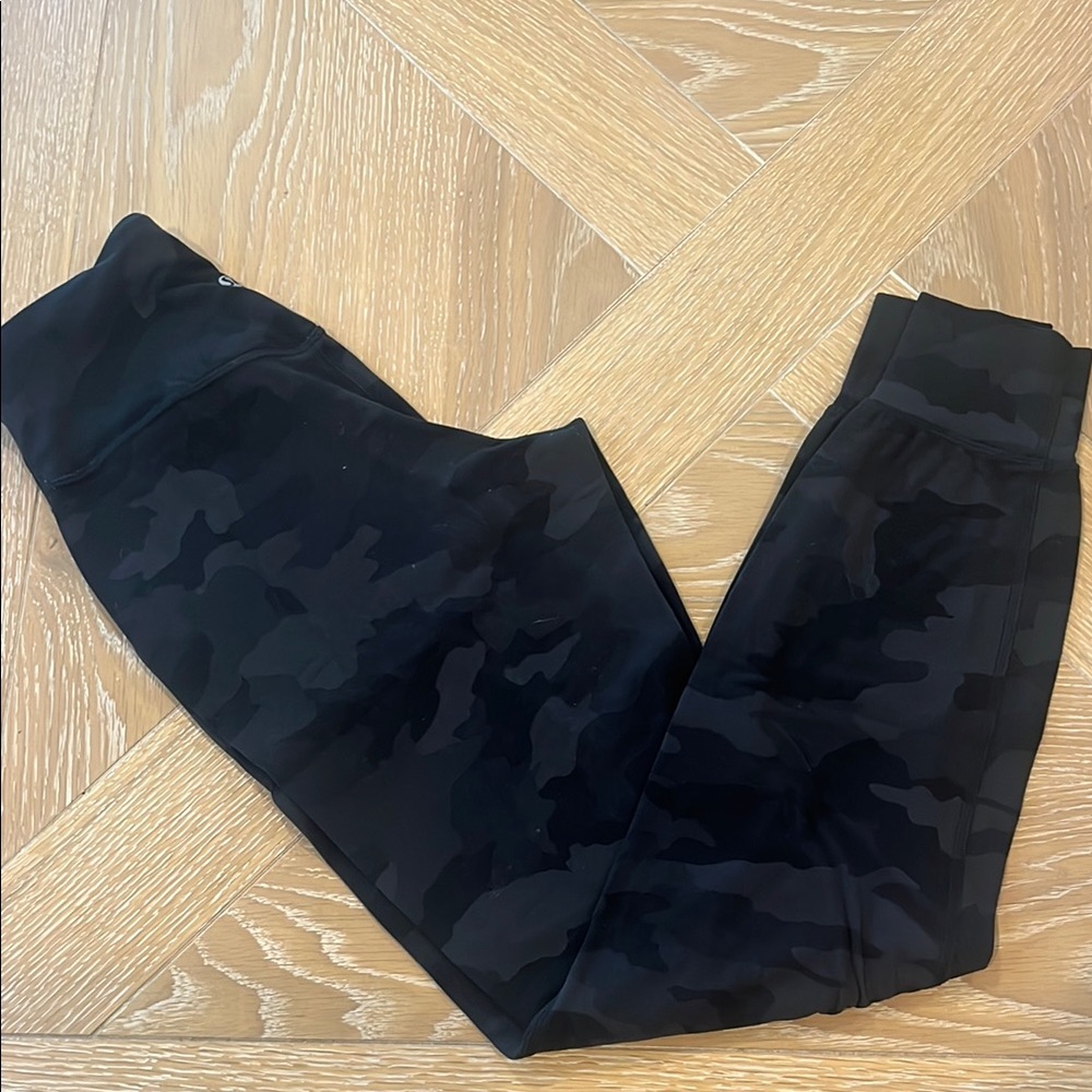 Lululemon Athletica Black Camouflage Joggers-Size 2